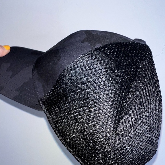 lululemon athletica Black Camo Men's Cap L/XL - Picture 7 of 9